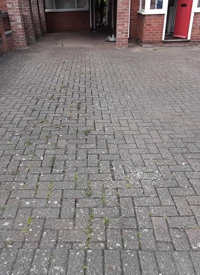 Driveway cleaning case 02 before (Bristol)