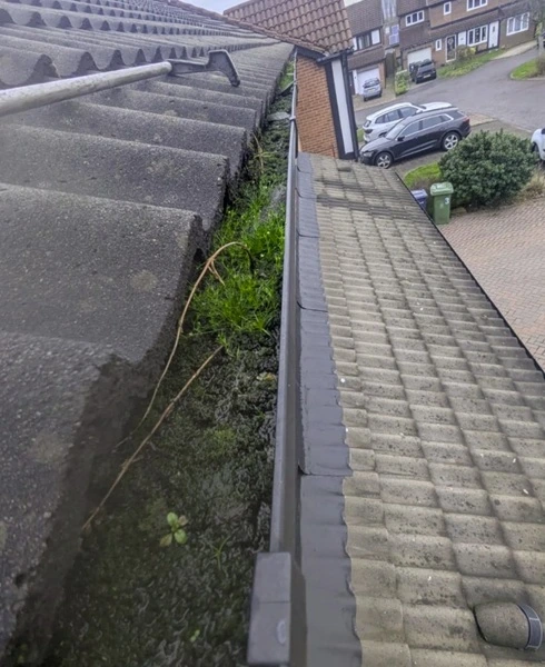 Gutter cleaning job 04 before (Bristol)